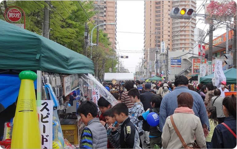 53．小手指駅前のハナミズキ